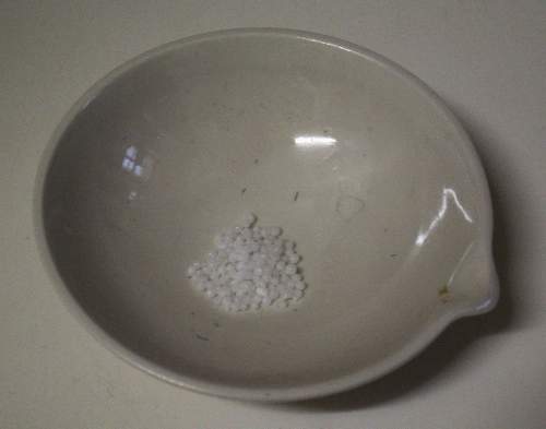 Miska s hydroxidem