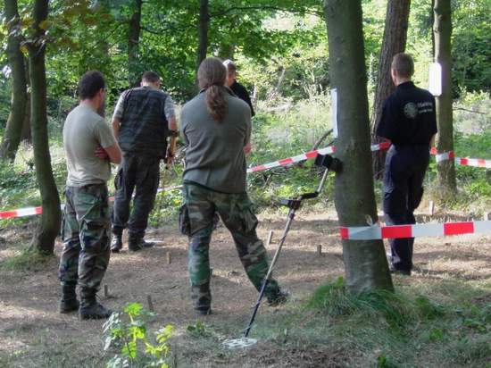 Vše probíhalo pod přísným dohledem ostatních