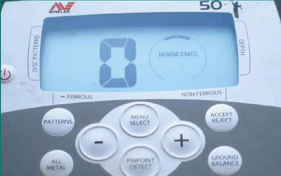 Minelab X-Terra 50 - čelní panel